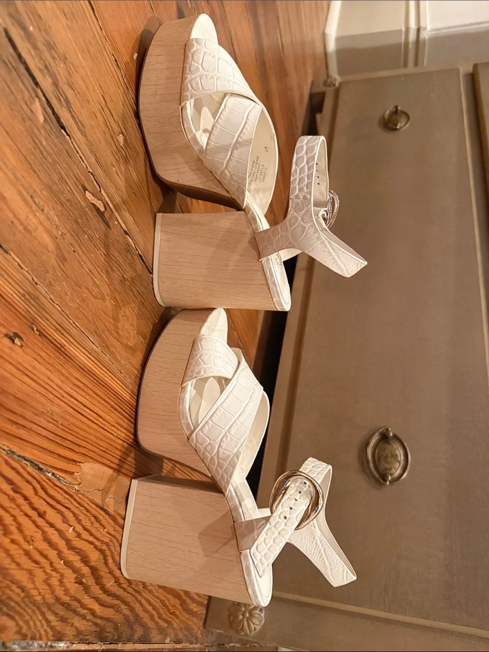 Vince Camuto croc embossed